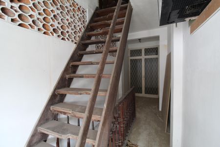 Casa de condomínio à venda com 249m², 3 quartos e 3 vagasEscada interna