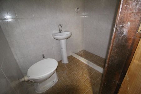 Casa de condomínio à venda com 249m², 3 quartos e 3 vagasBanheiro da suíte 2