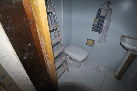 Casa de condomínio à venda com 249m², 3 quartos e 3 vagasBanheiro 1