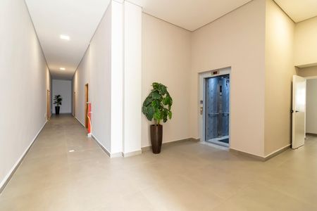 Apartamento à venda com 43m², 2 quartos e sem vaga Apartamento à venda com 43m², 2 quartos e sem vagaHall Social