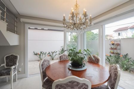 Casa de condomínio à venda com 188m², 3 quartos e 2 vagas Casa de condomínio à venda com 188m², 3 quartos e 2 vagasSala de Jantar