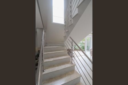 Casa de condomínio à venda com 188m², 3 quartos e 2 vagas Casa de condomínio à venda com 188m², 3 quartos e 2 vagasEscada