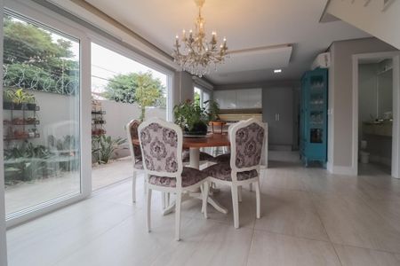 Casa de condomínio à venda com 188m², 3 quartos e 2 vagas Casa de condomínio à venda com 188m², 3 quartos e 2 vagasSala de Jantar