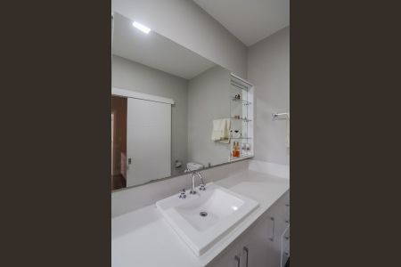 Casa de condomínio à venda com 188m², 3 quartos e 2 vagas Casa de condomínio à venda com 188m², 3 quartos e 2 vagasBanheiro da Suíte 1