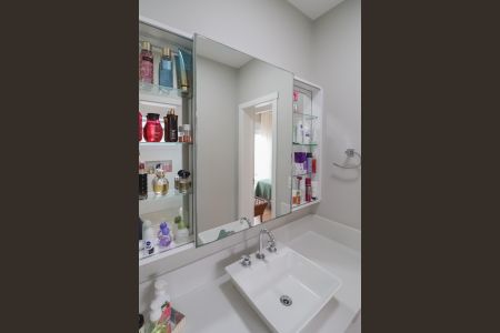 Casa de condomínio à venda com 188m², 3 quartos e 2 vagas Casa de condomínio à venda com 188m², 3 quartos e 2 vagasBanheiro da Suíte 2