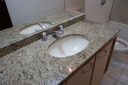 Casa à venda com 199m², 4 quartos e 3 vagasBanheiro Social