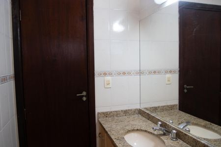 Casa à venda com 199m², 4 quartos e 3 vagasBanheiro Social