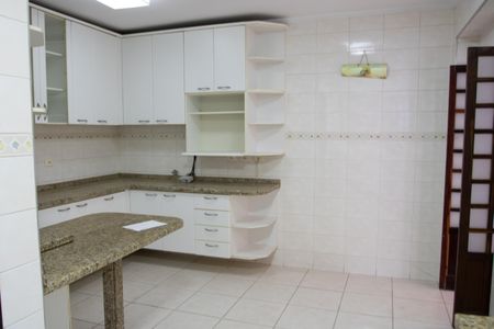 Casa à venda com 199m², 4 quartos e 3 vagasCozinha 