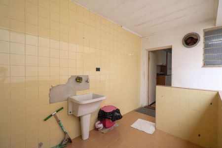 Casa à venda com 183m², 2 quartos e 5 vagas Casa à venda com 183m², 2 quartos e 5 vagasÁrea de Serviço 1