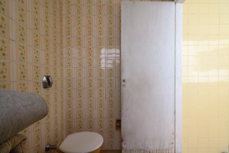 Casa à venda com 183m², 2 quartos e 5 vagas Casa à venda com 183m², 2 quartos e 5 vagasBanheiro de Serviço 1