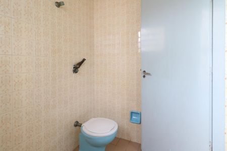 Casa à venda com 183m², 2 quartos e 5 vagas Casa à venda com 183m², 2 quartos e 5 vagasBanheiro de Serviço 2