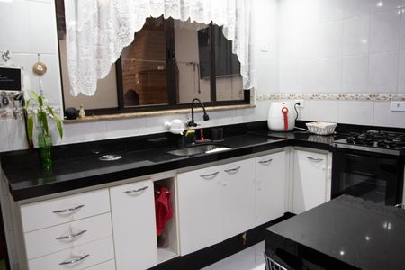 Casa à venda com 120m², 2 quartos e 2 vagas Casa à venda com 120m², 2 quartos e 2 vagasCozinha