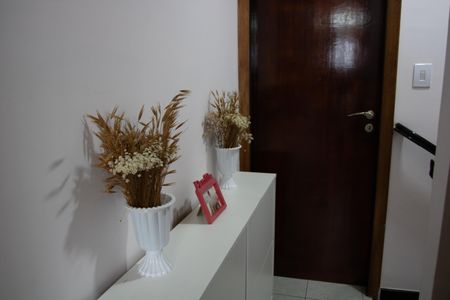 Casa à venda com 120m², 2 quartos e 2 vagas Casa à venda com 120m², 2 quartos e 2 vagasHall dos Quartos