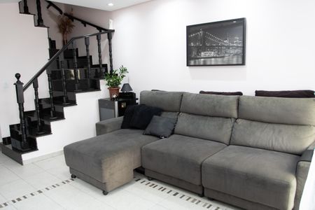 Casa à venda com 120m², 2 quartos e 2 vagas Casa à venda com 120m², 2 quartos e 2 vagasSala