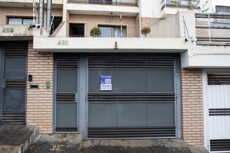 Casa à venda com 120m², 2 quartos e 2 vagas Casa à venda com 120m², 2 quartos e 2 vagasFachada + Plaquinha