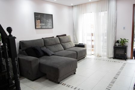 Casa à venda com 120m², 2 quartos e 2 vagas Casa à venda com 120m², 2 quartos e 2 vagasSala