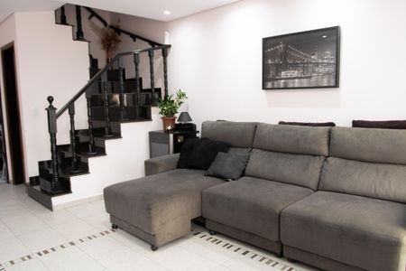 Casa à venda com 120m², 2 quartos e 2 vagas Casa à venda com 120m², 2 quartos e 2 vagasSala