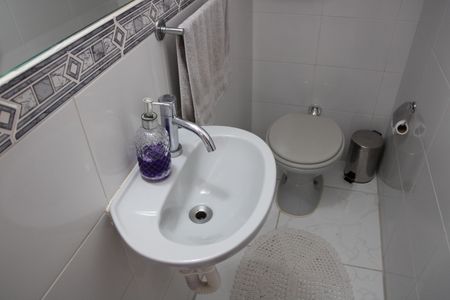 Casa à venda com 120m², 2 quartos e 2 vagas Casa à venda com 120m², 2 quartos e 2 vagasLavabo