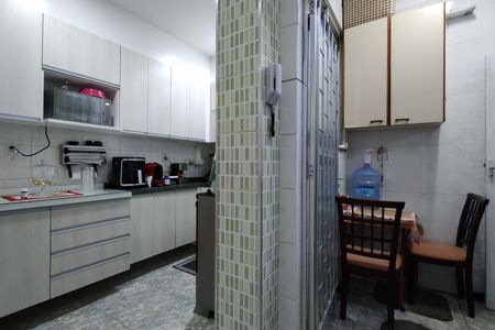 Apartamento à venda com 65m², 2 quartos e 1 vaga Apartamento à venda com 65m², 2 quartos e 1 vagaCozinha - Armários