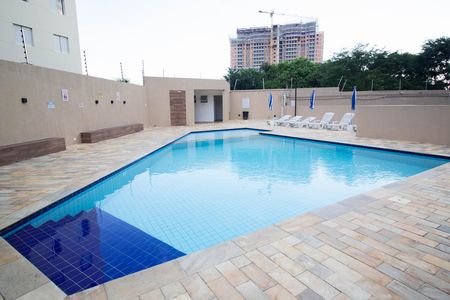 Apartamento à venda com 64m², 3 quartos e 1 vaga Apartamento à venda com 64m², 3 quartos e 1 vagaÁrea comum - Piscina