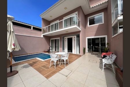 Casa de condomínio à venda com 173m², 7 quartos e 1 vagaQuintal / Garagem / Área Gourmet / Piscina