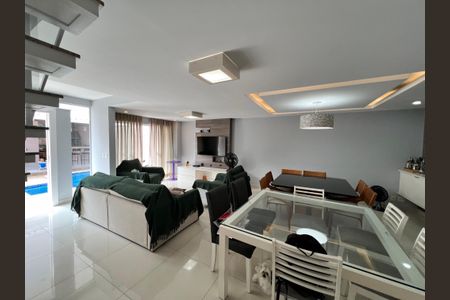 Casa de condomínio à venda com 173m², 7 quartos e 1 vagaSala