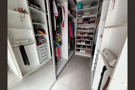 Casa de condomínio à venda com 173m², 7 quartos e 1 vagaCloset Suíte 6