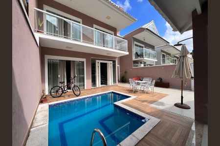 Casa de condomínio à venda com 173m², 7 quartos e 1 vagaQuintal / Garagem / Área Gourmet / Piscina