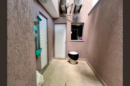 Casa de condomínio à venda com 173m², 7 quartos e 1 vagaÁrea de Serviço