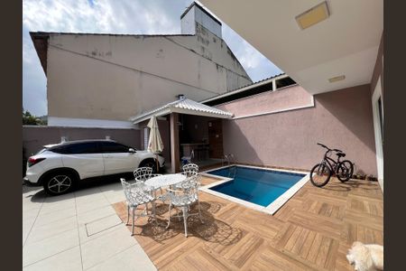 Casa de condomínio à venda com 173m², 7 quartos e 1 vagaQuintal / Garagem / Área Gourmet / Piscina