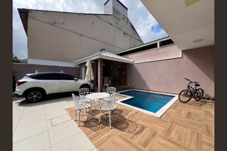 Casa de condomínio à venda com 173m², 7 quartos e 1 vagaQuintal / Garagem / Área Gourmet / Piscina