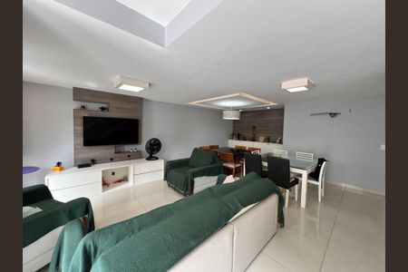 Casa de condomínio à venda com 173m², 7 quartos e 1 vagaSala