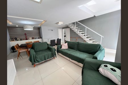 Casa de condomínio à venda com 173m², 7 quartos e 1 vagaSala