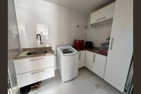 Casa de condomínio à venda com 173m², 7 quartos e 1 vagaÁrea de Serviço