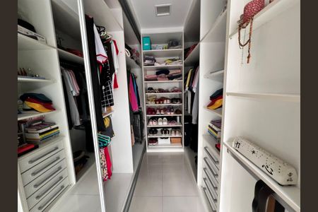 Casa de condomínio à venda com 173m², 7 quartos e 1 vagaCloset Suíte 6