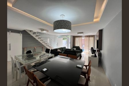 Casa de condomínio à venda com 173m², 7 quartos e 1 vagaSala