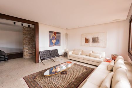 Casa para alugar com 563m², 4 quartos e 5 vagas Casa para alugar com 563m², 4 quartos e 5 vagasSala 1