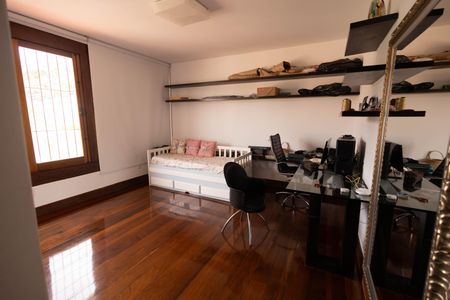 Casa para alugar com 563m², 4 quartos e 5 vagas Casa para alugar com 563m², 4 quartos e 5 vagasQuarto 3