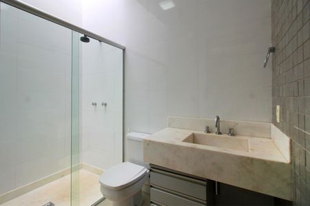 Casa à venda com 1700m², 5 quartos e 6 vagasBanheiro da Suíte 4