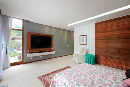 Casa à venda com 1700m², 5 quartos e 6 vagasSuite Master