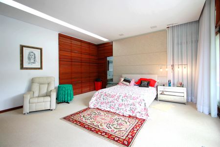 Casa à venda com 1700m², 5 quartos e 6 vagasSuite Master