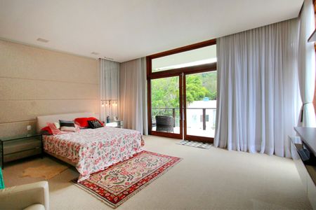 Casa à venda com 1700m², 5 quartos e 6 vagasSuite Master