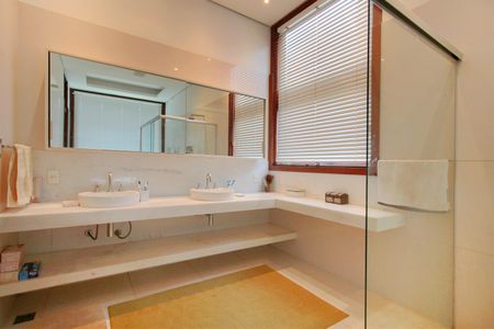 Casa à venda com 1700m², 5 quartos e 6 vagasBanheiro da Suíte Master