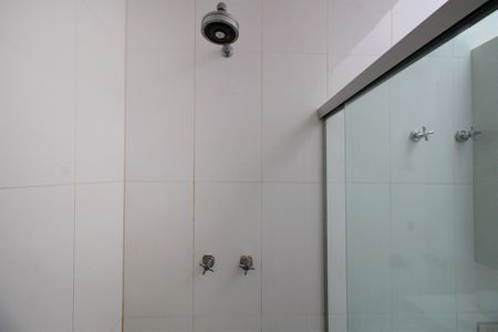 Casa à venda com 1700m², 5 quartos e 6 vagasBanheiro da Suíte 2