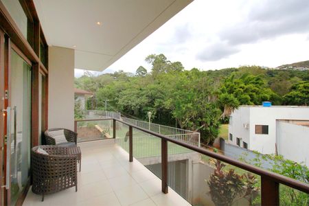 Casa à venda com 1700m², 5 quartos e 6 vagasVaranda da Suite Master