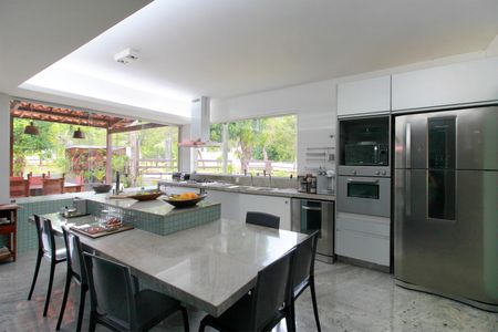 Casa à venda com 1700m², 5 quartos e 6 vagasCozinha