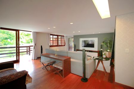 Casa à venda com 1700m², 5 quartos e 6 vagasSala