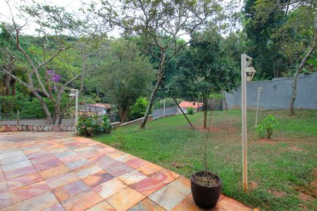 Casa à venda com 1700m², 5 quartos e 6 vagasQuintal lateral