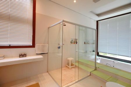 Casa à venda com 1700m², 5 quartos e 6 vagasBanheiro da Suíte Master