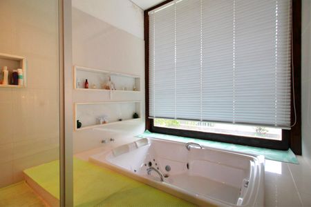 Casa à venda com 1700m², 5 quartos e 6 vagasBanheiro da Suíte Master